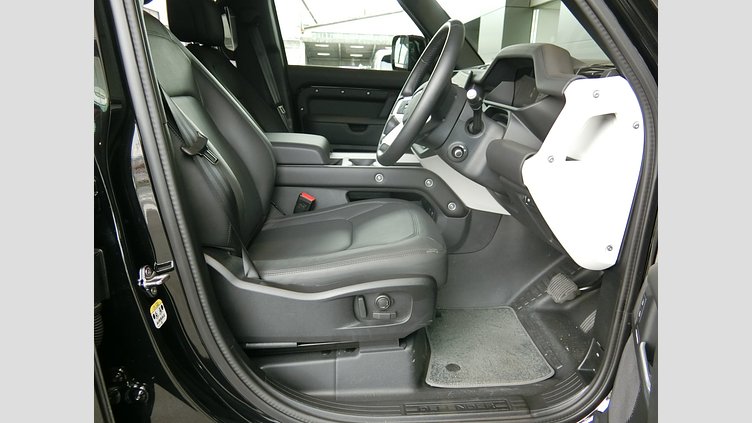 2025 認定中古車 Land Rover Defender 110 サントリーニブラック P300 ガソリン X-Dynamic SE