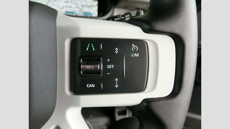 2025 認定中古車 Land Rover Defender 110 サントリーニブラック P300 ガソリン X-Dynamic SE