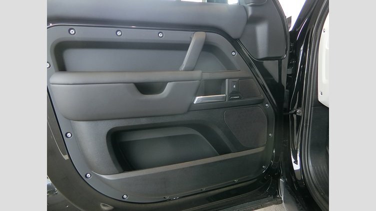 2025 認定中古車 Land Rover Defender 110 サントリーニブラック P300 ガソリン X-Dynamic SE