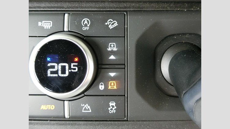 2025 認定中古車 Land Rover Defender 110 サントリーニブラック P300 ガソリン X-Dynamic SE