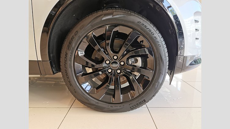 2024 認定中古車 Land Rover Discovery Sport ハクバシルバー P300eプラグインハイブリッド（ガソリン） 標準ホイール DYNAMIC HSE