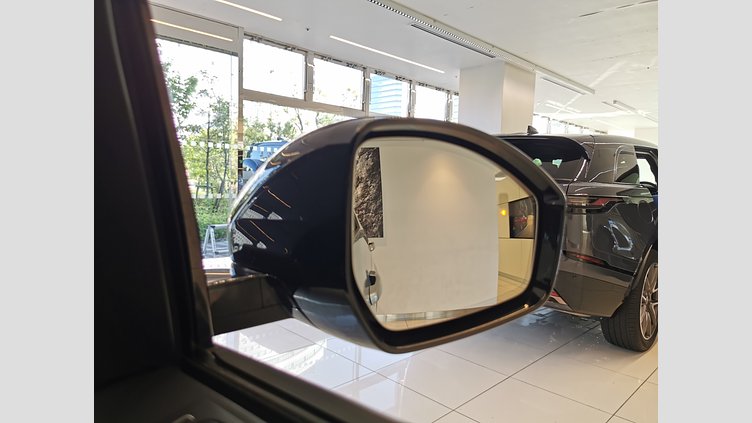 2024 認定中古車 Land Rover Discovery Sport ハクバシルバー P300eプラグインハイブリッド（ガソリン） 標準ホイール DYNAMIC HSE