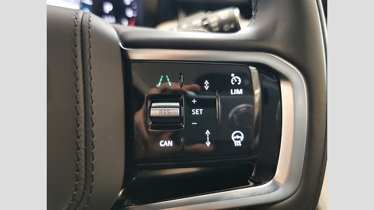 2024 認定中古車 Land Rover Discovery Sport ハクバシルバー P300eプラグインハイブリッド（ガソリン） 標準ホイール DYNAMIC HSE