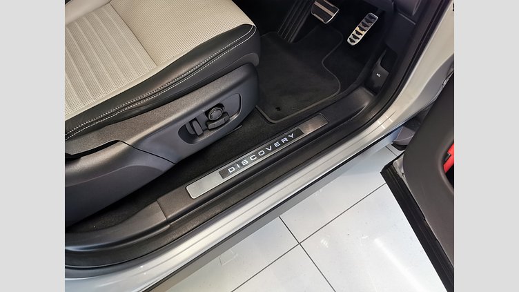 2024 認定中古車 Land Rover Discovery Sport ハクバシルバー P300eプラグインハイブリッド（ガソリン） 標準ホイール DYNAMIC HSE