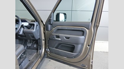 Defender 110 26