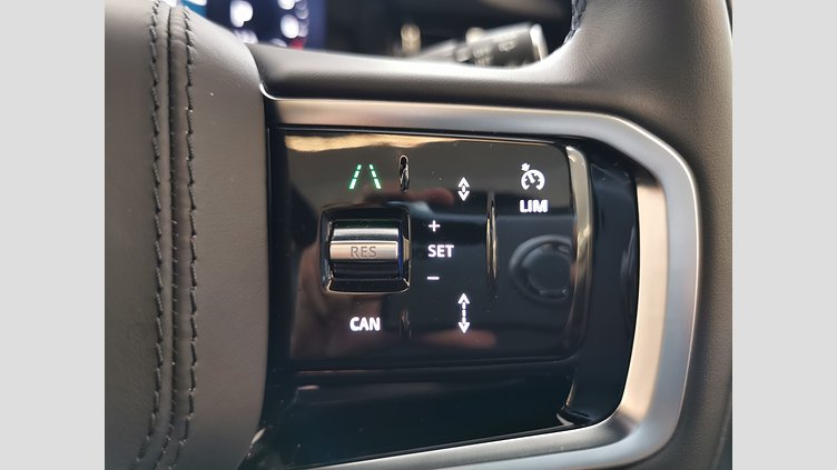 2024 認定中古車 Land Rover Discovery Sport アイガーグレイ P300eプラグインハイブリッド（ガソリン） 標準ホイール DYNAMIC HSE