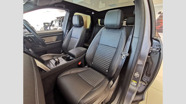 2024 認定中古車 Land Rover Discovery Sport アイガーグレイ P300eプラグインハイブリッド（ガソリン） 標準ホイール DYNAMIC HSE
