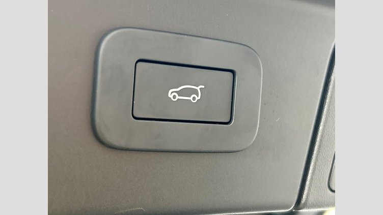 2024 認定中古車 Land Rover Range Rover Velar カルパチアングレイ P400eプラグインハイブリッド（ガソリン） スタンダードホイールベース Dynamic HSE