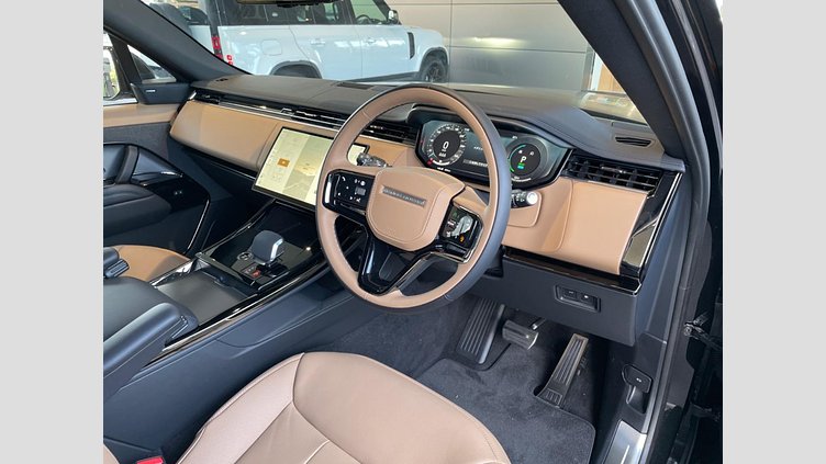 2025 認定中古車 Land Rover Range Rover Sport サントリーニブラック P550eプラグインハイブリッド（ガソリン） スタンダードホイールベース Dynamic SE