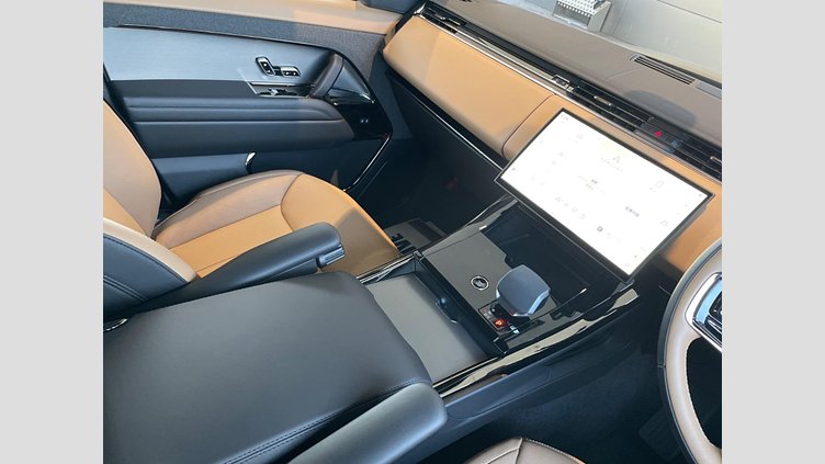 2025 認定中古車 Land Rover Range Rover Sport サントリーニブラック P550eプラグインハイブリッド（ガソリン） スタンダードホイールベース Dynamic SE