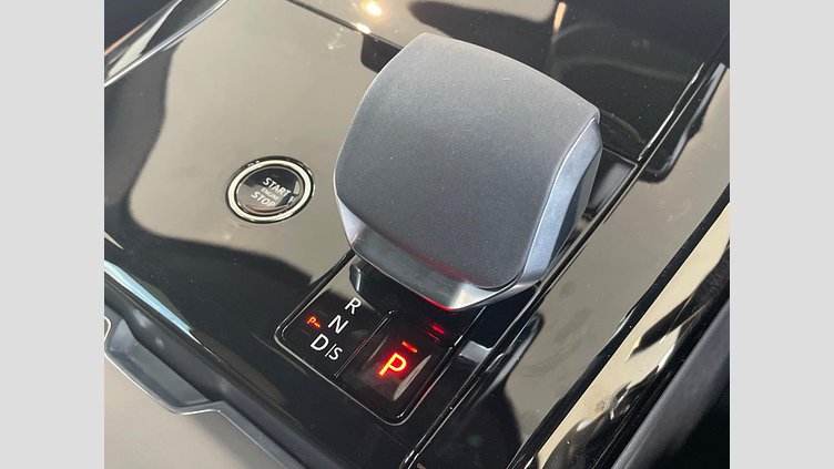 2025 認定中古車 Land Rover Range Rover Sport サントリーニブラック P550eプラグインハイブリッド（ガソリン） スタンダードホイールベース Dynamic SE