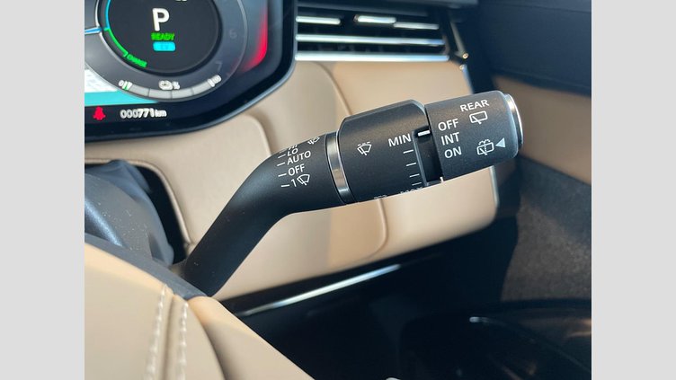 2025 認定中古車 Land Rover Range Rover Sport サントリーニブラック P550eプラグインハイブリッド（ガソリン） スタンダードホイールベース Dynamic SE