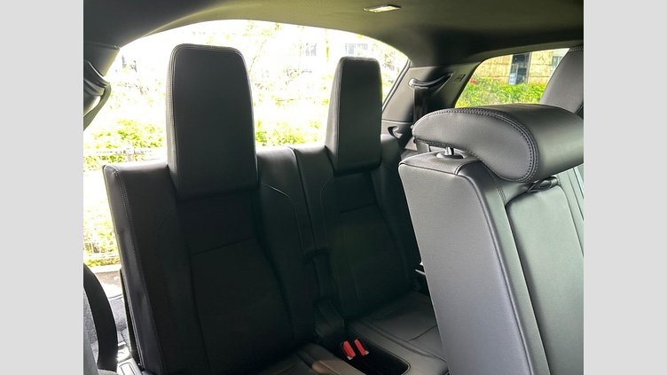 2024 認定中古車 Land Rover Discovery Sport アイガーグレイ D200マイルドハイブリッド（ディーゼル） 標準ホイール Dynamic SE