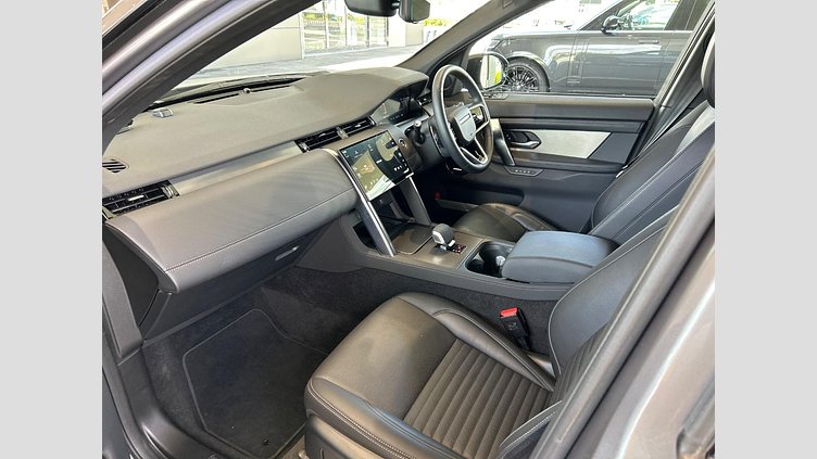 2024 認定中古車 Land Rover Discovery Sport アイガーグレイ D200マイルドハイブリッド（ディーゼル） 標準ホイール Dynamic SE