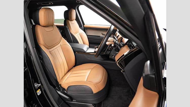 2025 認定中古車 Land Rover Range Rover Sport サントリーニブラック D300マイルドハイブリッド スタンダードホイールベース Dynamic SE