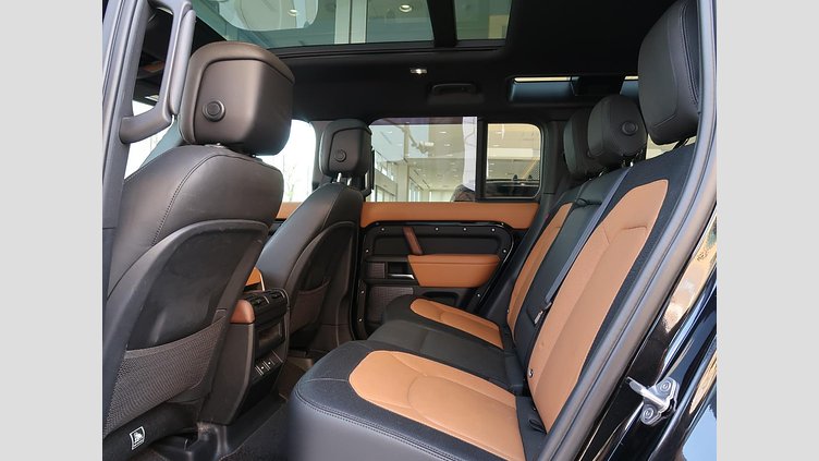 2023 認定中古車 Land Rover Defender 110 サントリーニブラック D300 AWD（AT） X-DYNAMIC HSE