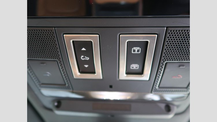 2023 認定中古車 Land Rover Defender 110 サントリーニブラック D300 AWD（AT） X-DYNAMIC HSE