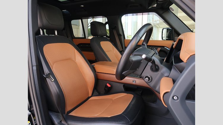 2023 認定中古車 Land Rover Defender 110 サントリーニブラック D300 AWD（AT） X-DYNAMIC HSE