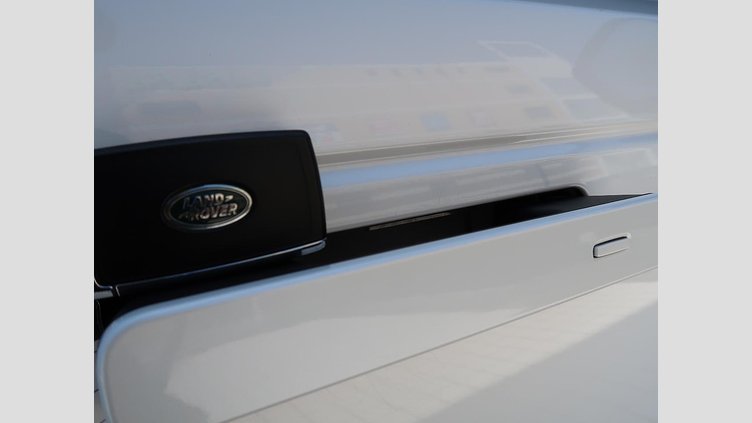 2023 認定中古車 Land Rover Range Rover Velar オストゥーニパールホワイト D200マイルドハイブリッド（ディーゼル） Standard Wheelbase Dynamic SE