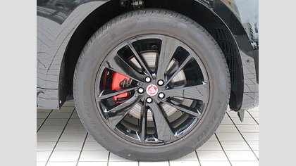 F-Pace 10