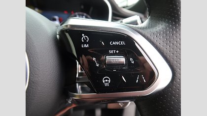 F-Pace 34