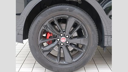 F-Pace 13