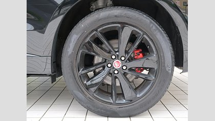 F-Pace 11
