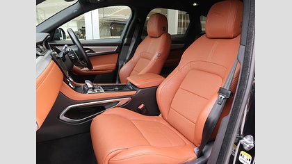 F-Pace 17