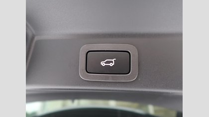 F-Pace 44