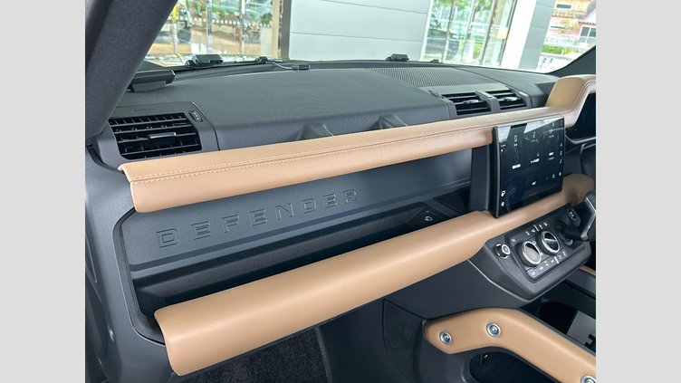 2025 認定中古車 Land Rover Defender 90 サントリーニブラック D350 ディーゼルマイルドハイブリッド X-Dynamic HSE