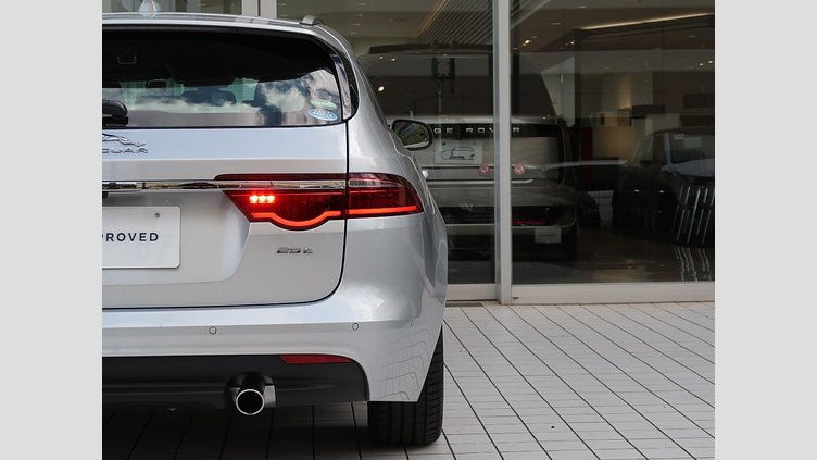 2017 認定中古車 Jaguar XF Indus Silver ガソリン　P250 スポーツブレイク プレステージ