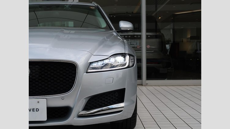 2017 認定中古車 Jaguar XF Indus Silver ガソリン　P250 スポーツブレイク プレステージ