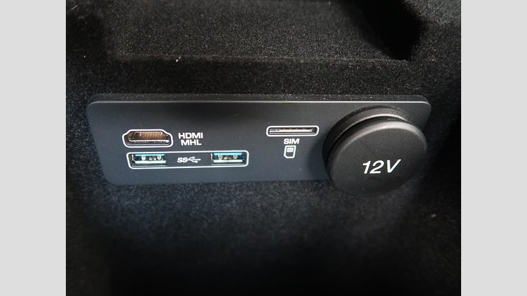 2017 認定中古車 Jaguar XF Indus Silver ガソリン　P250 スポーツブレイク プレステージ