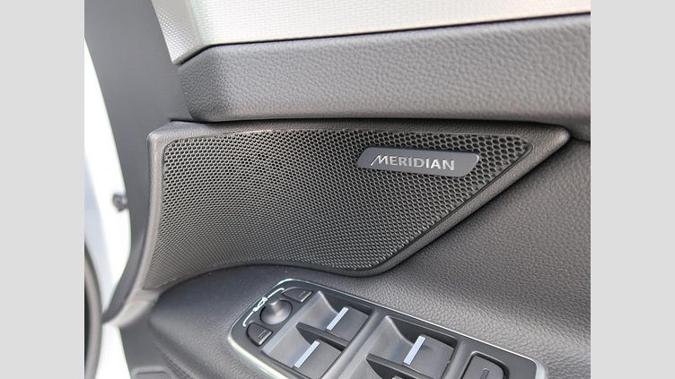 2017 認定中古車 Jaguar XF Indus Silver ガソリン　P250 スポーツブレイク プレステージ