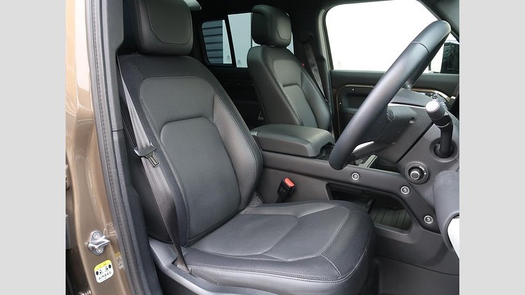 2023 認定中古車 Land Rover Defender 110 ゴンドワナストーン D300 AWD（AT） X-DYNAMIC HSE