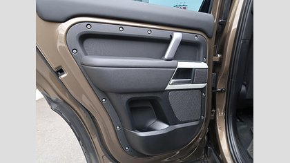 Defender 110 19