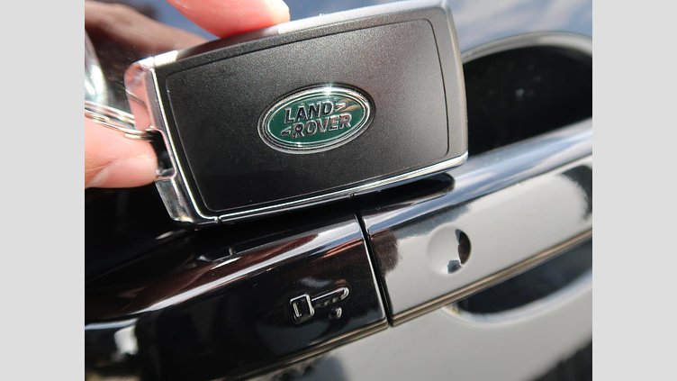 2024 認定中古車 Land Rover Discovery サントリーニブラック D350マイルドハイブリッド（ディーゼル） Dynamic HSE