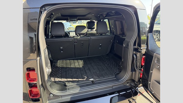 2024 認定中古車 Land Rover Defender 110 フジホワイト D350 ディーゼルマイルドハイブリッド S