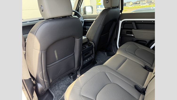 2024 認定中古車 Land Rover Defender 110 フジホワイト D350 ディーゼルマイルドハイブリッド S