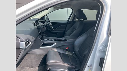 F-Pace 8