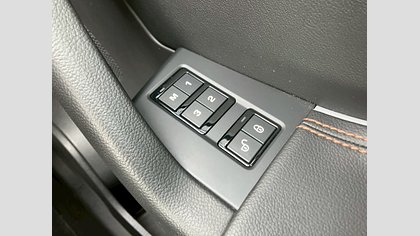F-Pace 21