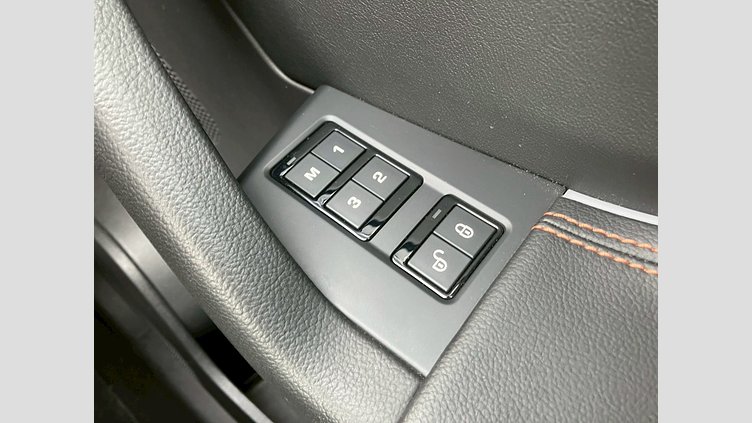 2019 認定中古車 Jaguar F-Pace Fuji White 2.0 litre i4D Diesel Prestige
