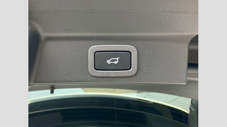 2019 認定中古車 Jaguar F-Pace Fuji White 2.0 litre i4D Diesel Prestige