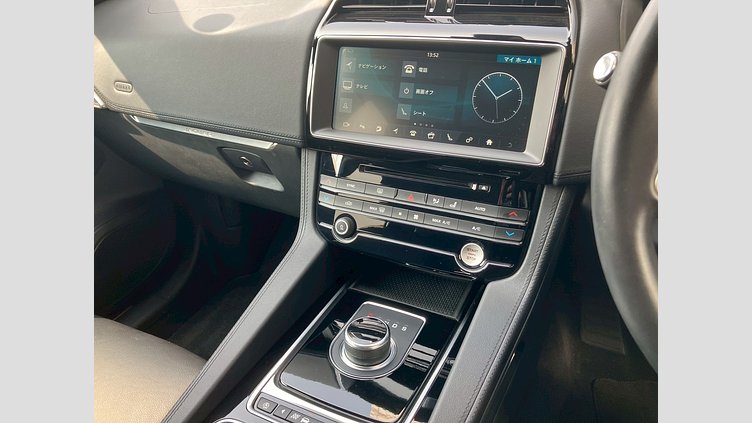 2019 認定中古車 Jaguar F-Pace Fuji White 2.0 litre i4D Diesel Prestige