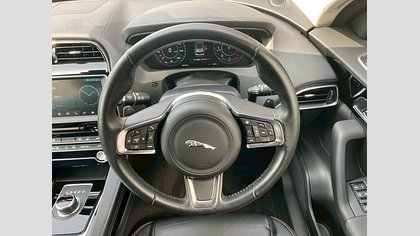 F-Pace 13