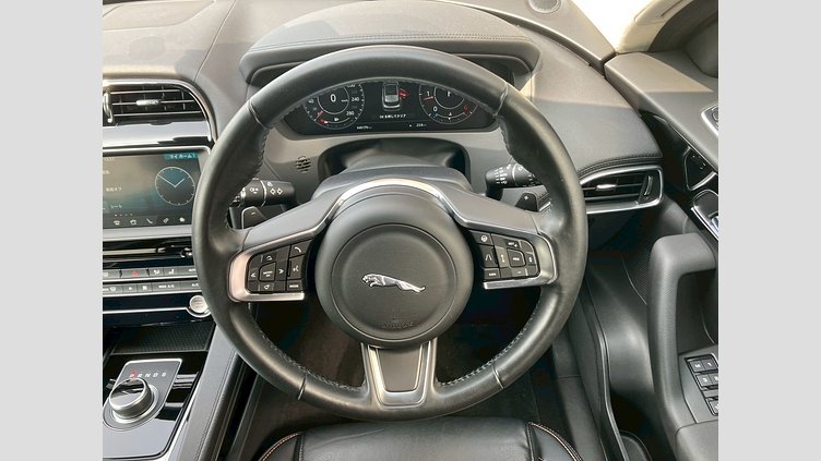 2019 認定中古車 Jaguar F-Pace Fuji White 2.0 litre i4D Diesel Prestige