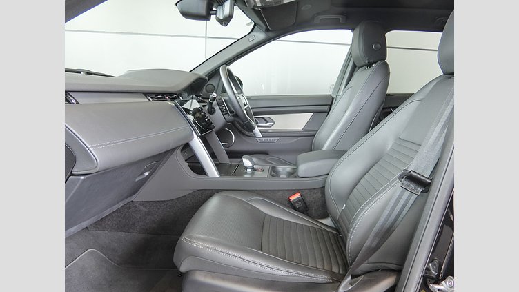 2024 認定中古車 Land Rover Discovery Sport サントリーニブラック プラグインハイブリッド（ガソリン） 標準ホイール Dynamic HSE