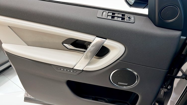 2024 Begagnad Land Rover Discovery Sport Eiger Grey Bensin Laddhybrid Standard Wheelbase Dynamic SE