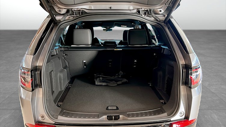 2024 Begagnad Land Rover Discovery Sport Eiger Grey Bensin Laddhybrid Standard Wheelbase Dynamic SE