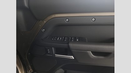 Defender 110 21